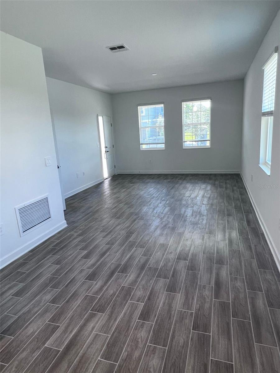 Image 5 of 33 For 2817 Camden Way