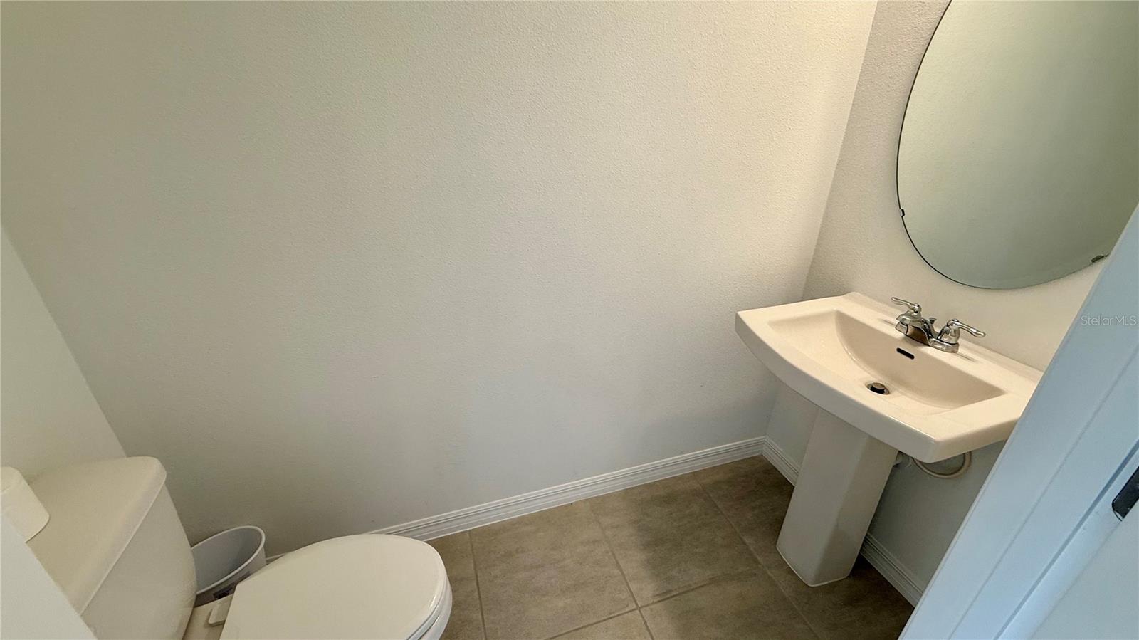 Listing photo id 11 for 3006 Canary Avenue