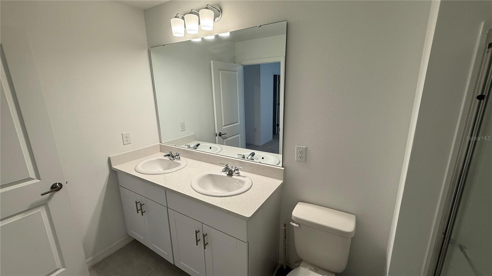 Listing photo id 13 for 3006 Canary Avenue