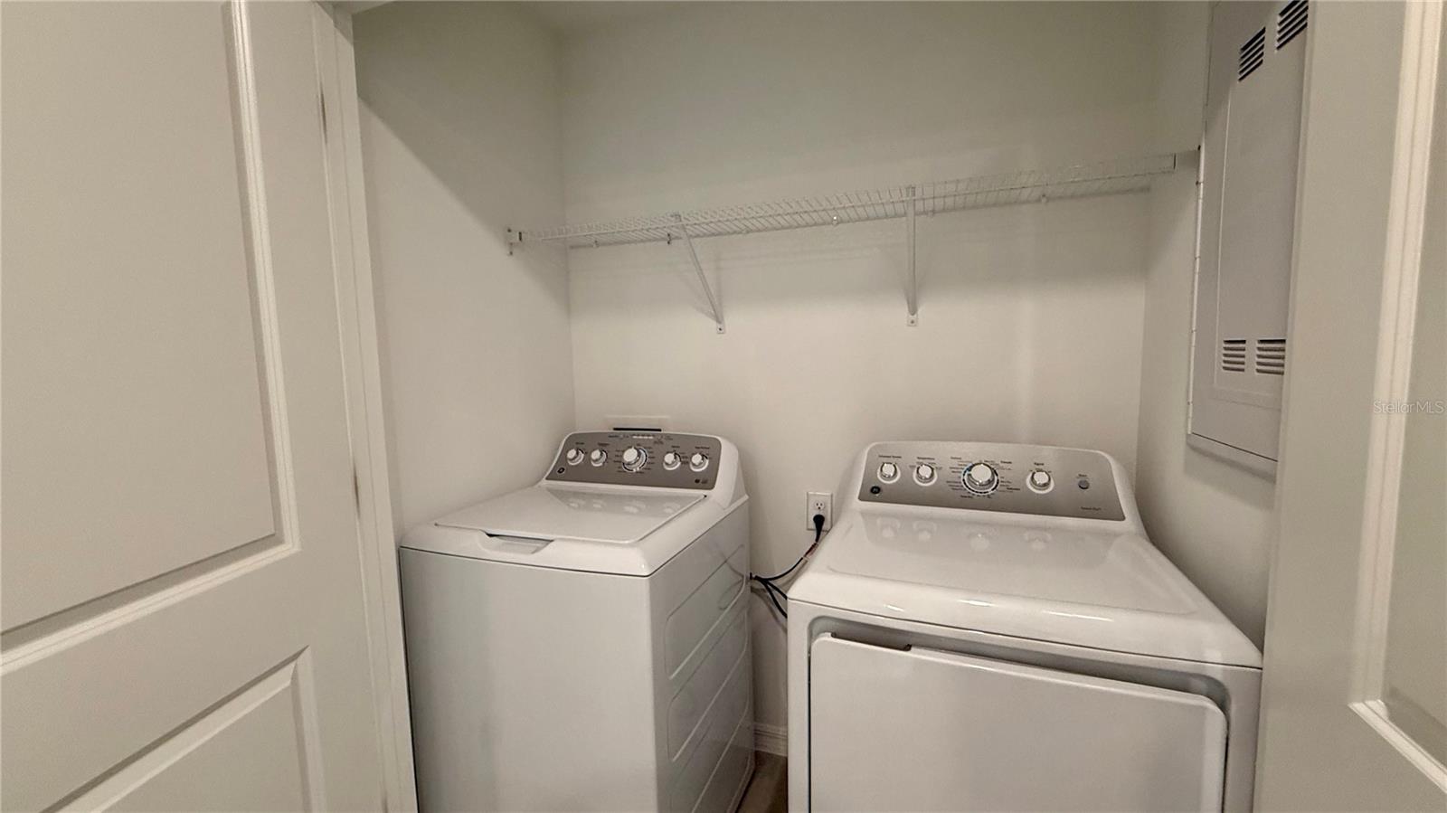 Listing photo id 15 for 3006 Canary Avenue