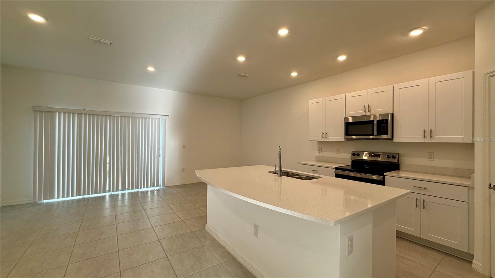 Listing photo id 0 for 3006 Canary Avenue