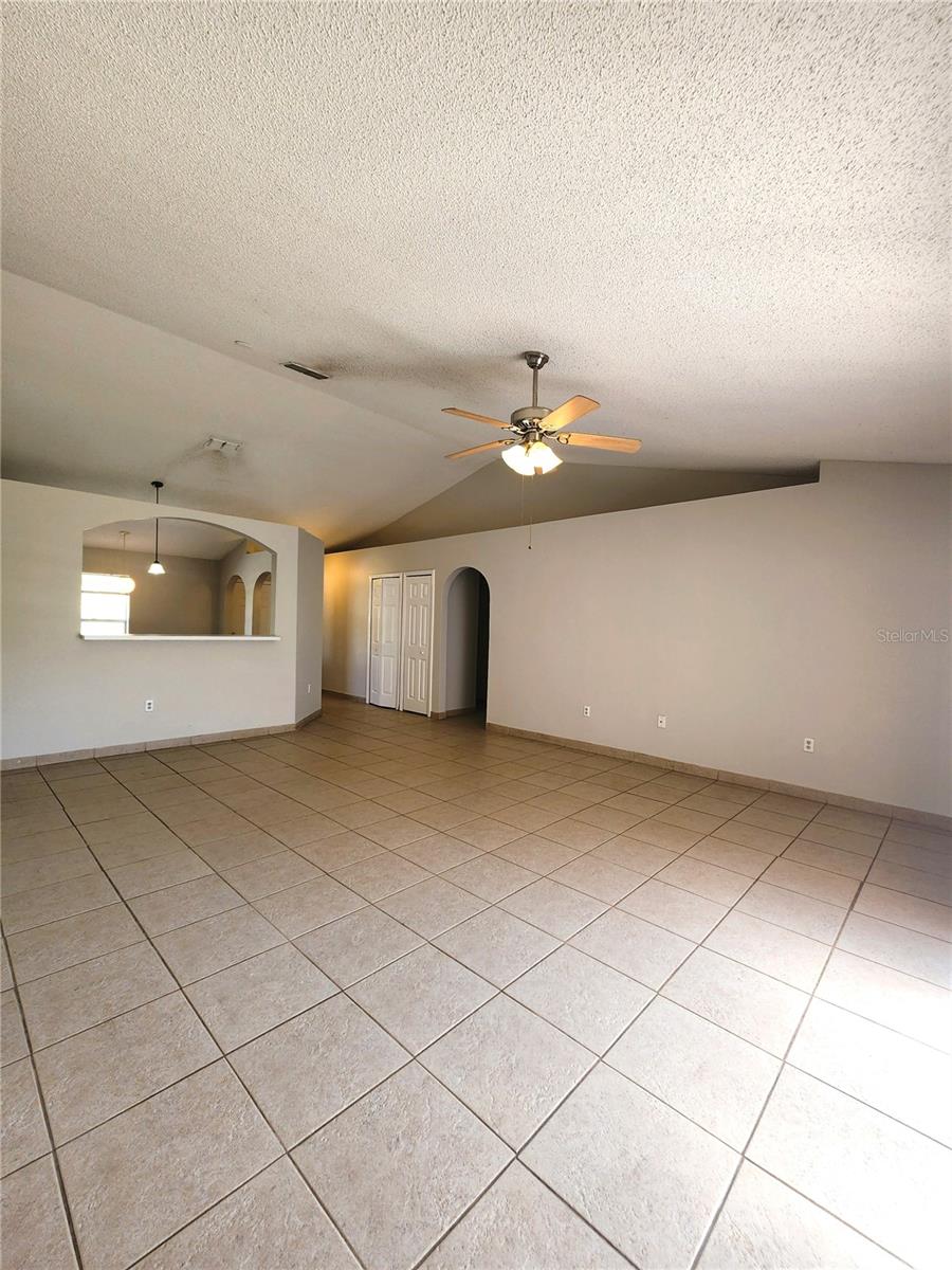 Image 11 of 22 For 1112 Chesterfield Court