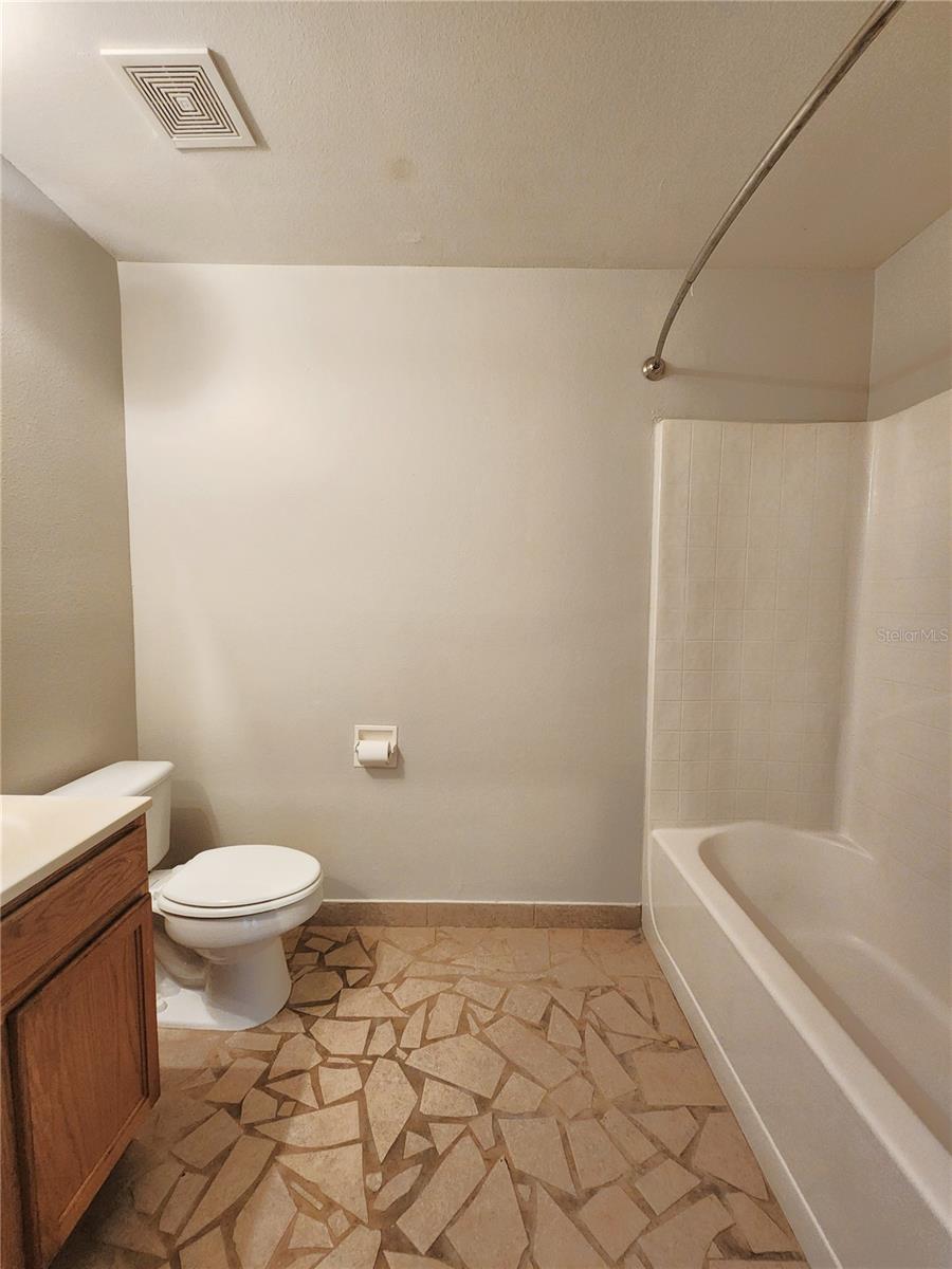 Image 18 of 22 For 1112 Chesterfield Court