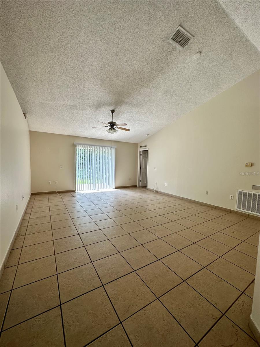 Image 3 of 22 For 1112 Chesterfield Court