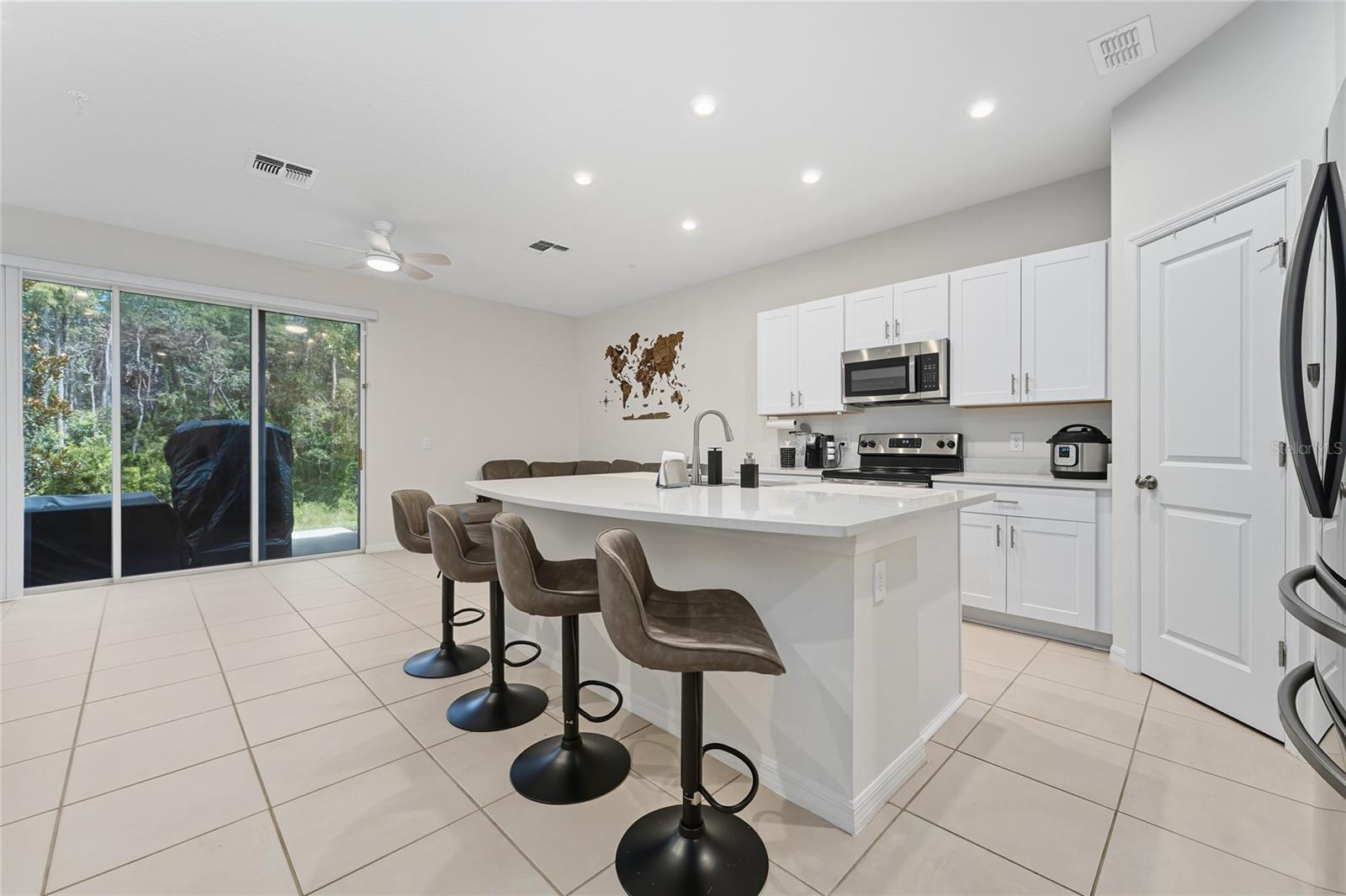 Image 16 of 37 For 2121 Crystal Bell Street