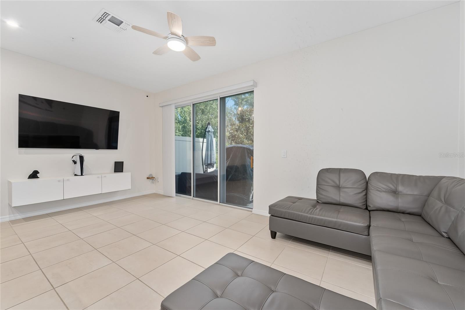 Image 18 of 37 For 2121 Crystal Bell Street