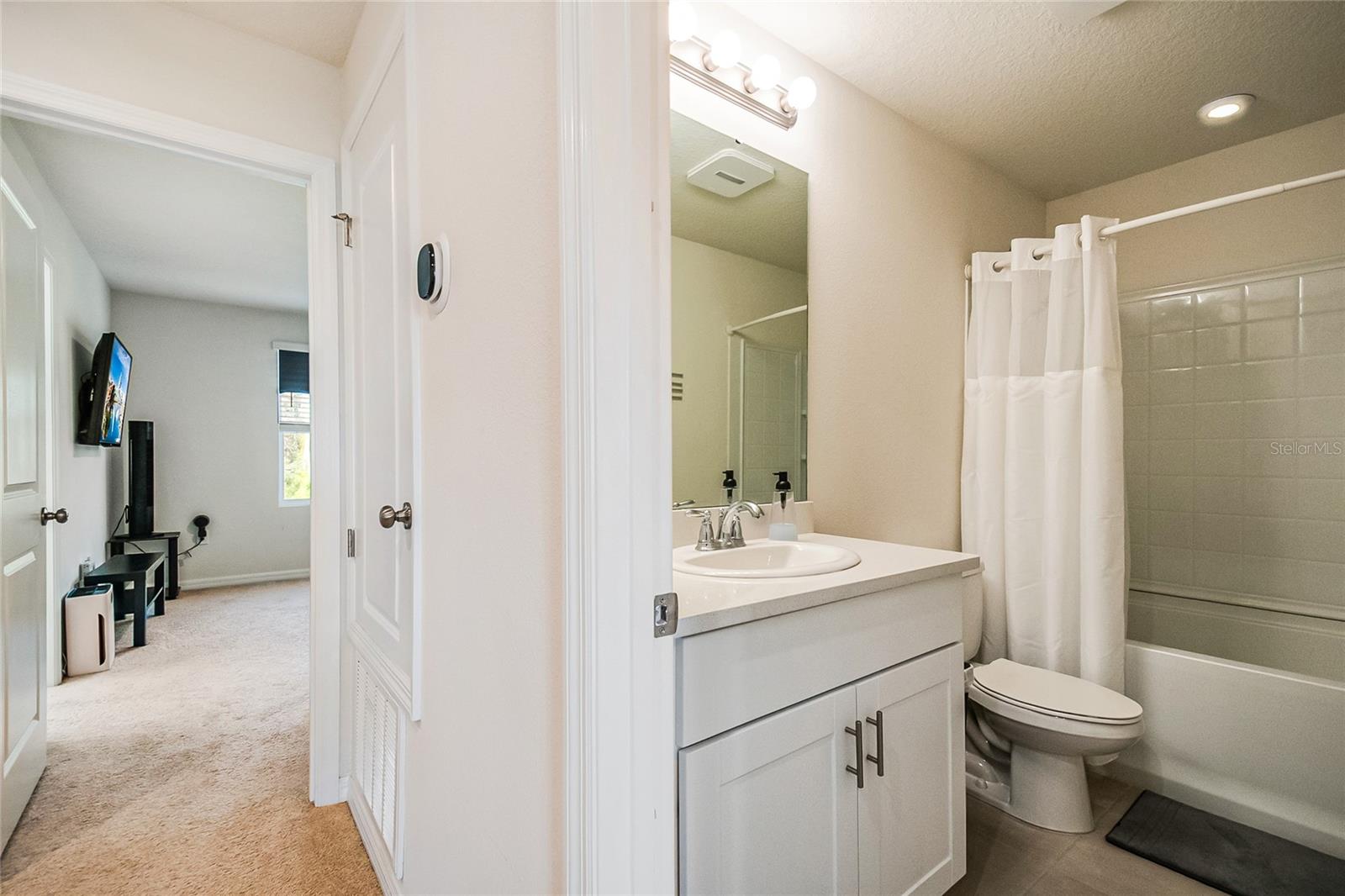 Image 40 of 50 For 2121 Crystal Bell Street