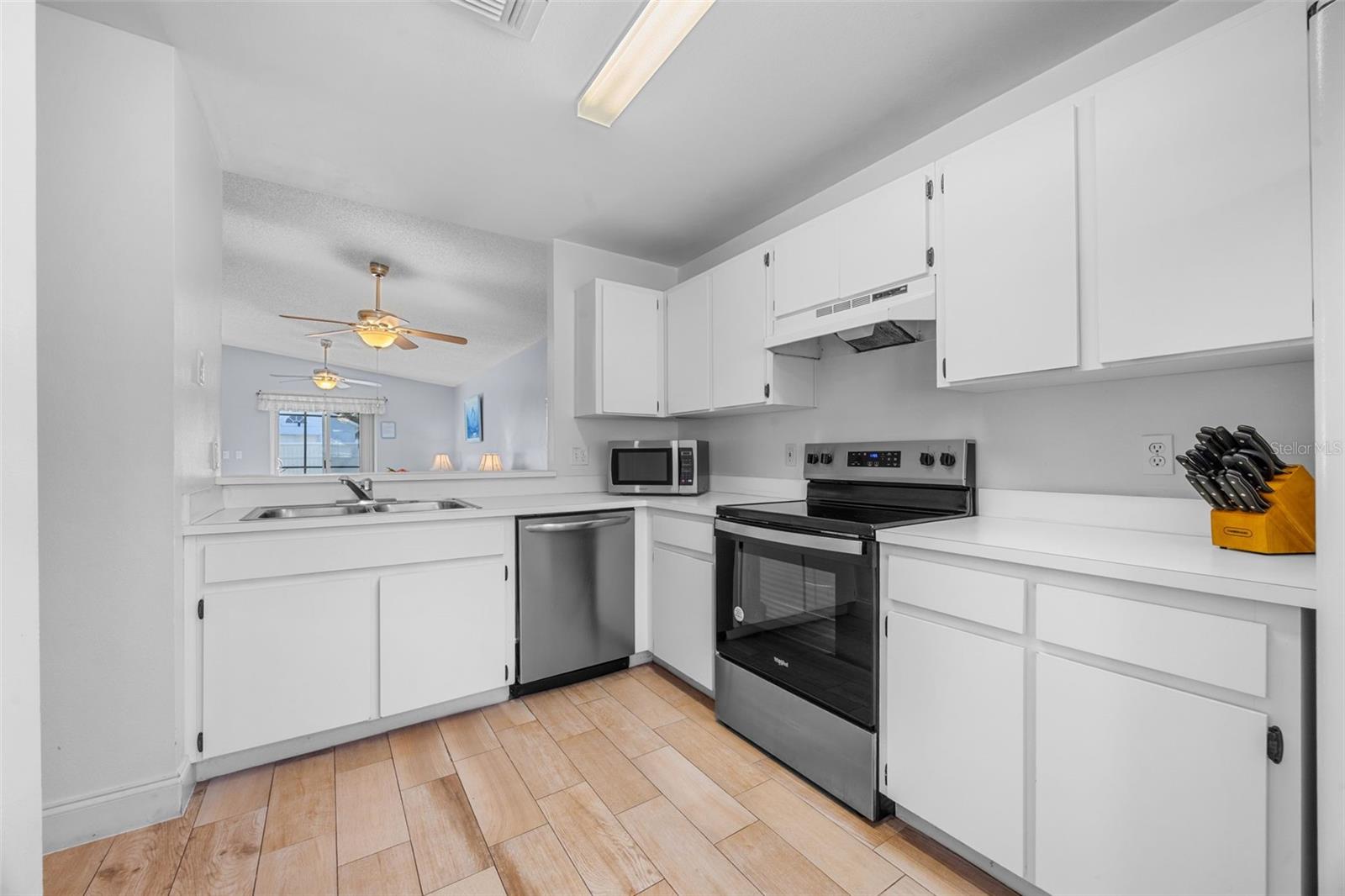 Image 5 of 72 For 4729 Windwood Drive