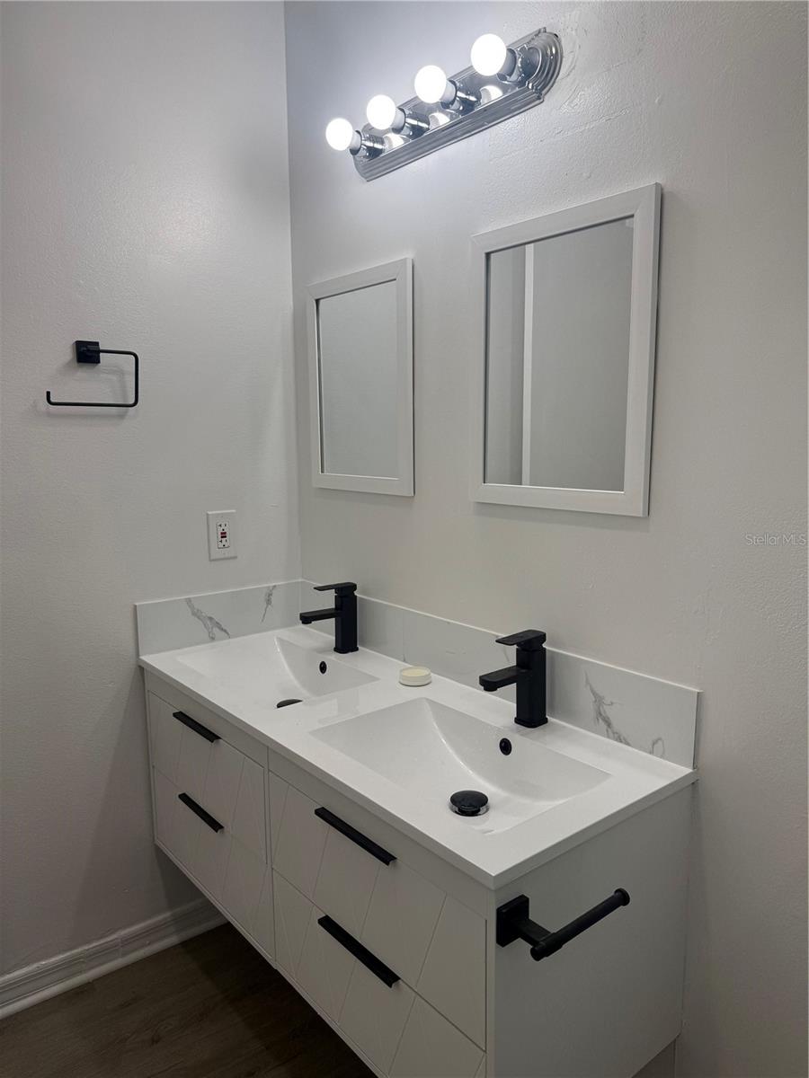 Image 14 of 26 For 2647 Surrey Court 2647