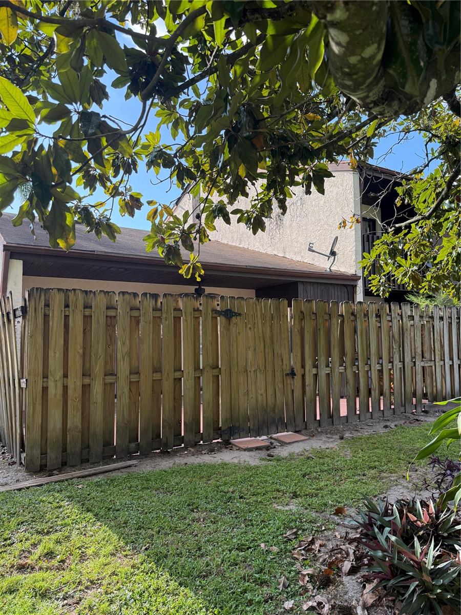 Image 17 of 26 For 2647 Surrey Court 2647