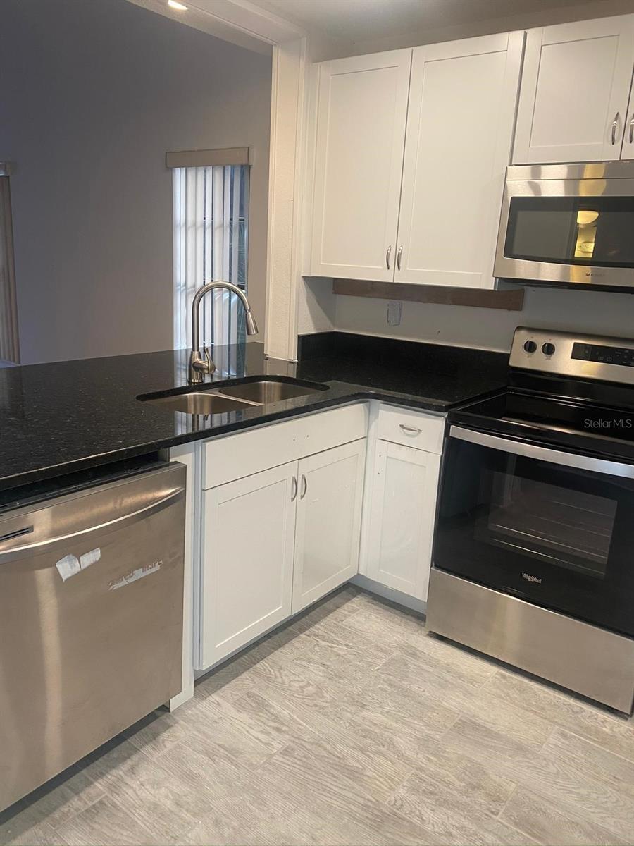 Image 24 of 26 For 2647 Surrey Court 2647