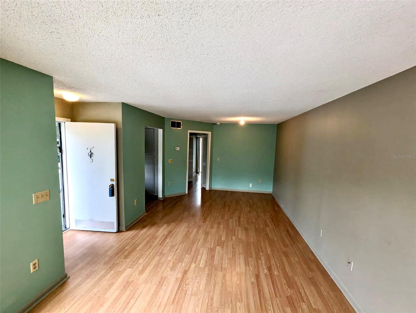 Image 3 of 7 For 4308 Lakeway Drive E (50)