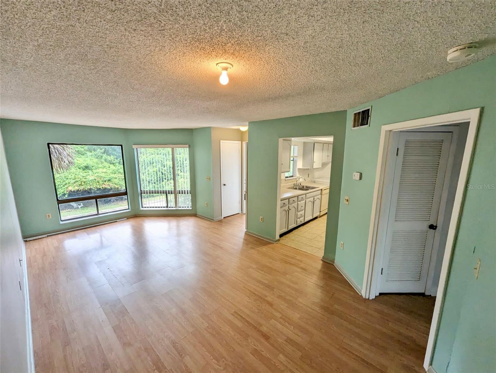 Image 4 of 7 For 4308 Lakeway Drive E (50)