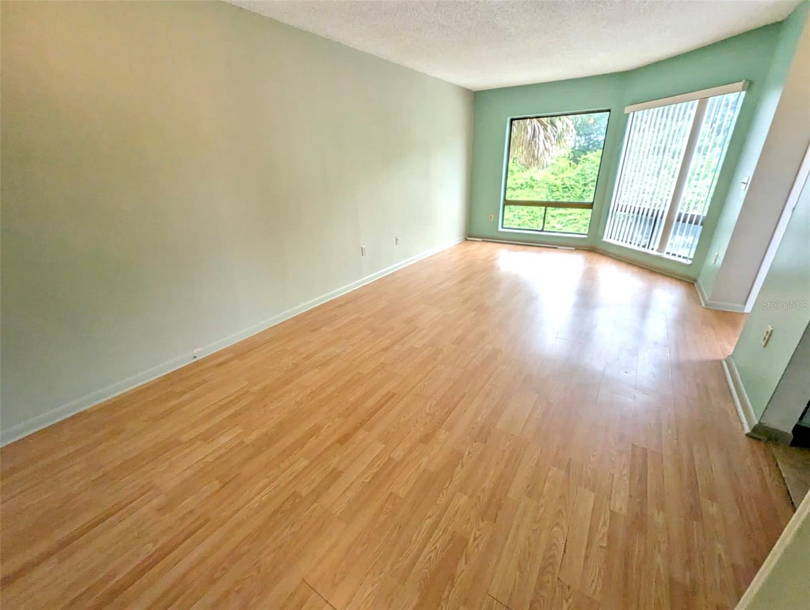 Image 5 of 7 For 4308 Lakeway Drive E (50)