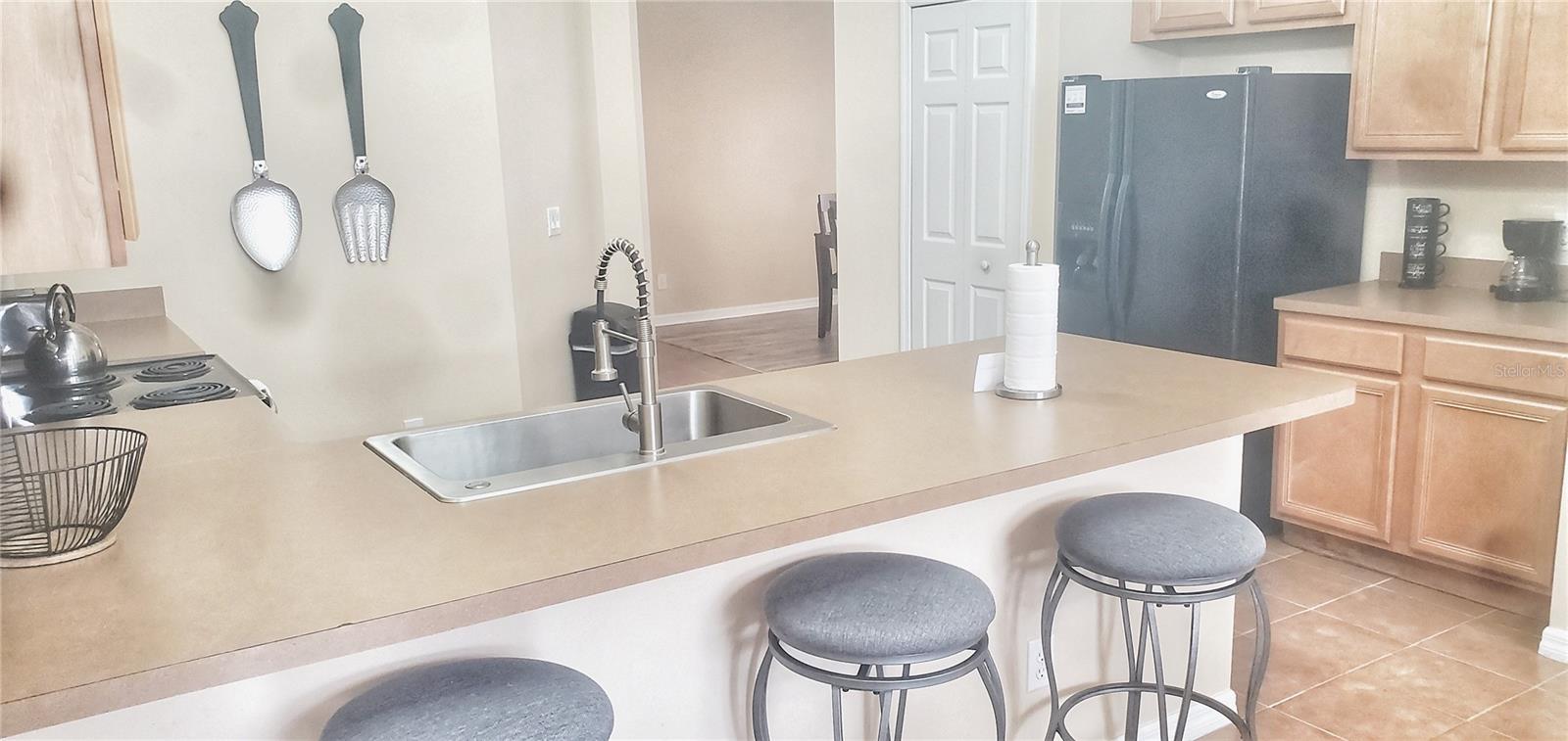 Image 7 of 25 For 525 Paloma Drive