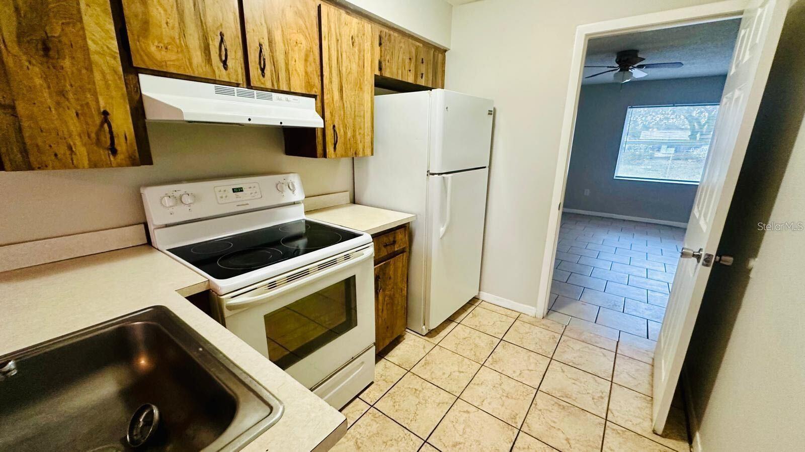 Image 3 of 8 For 979 Berkley Road 3