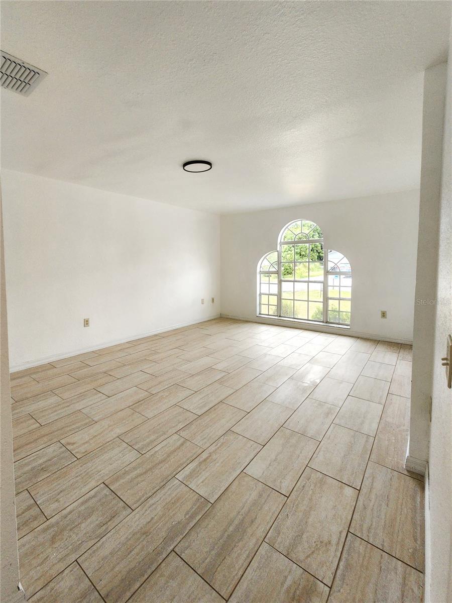 Image 5 of 16 For 796 Squirrel Court