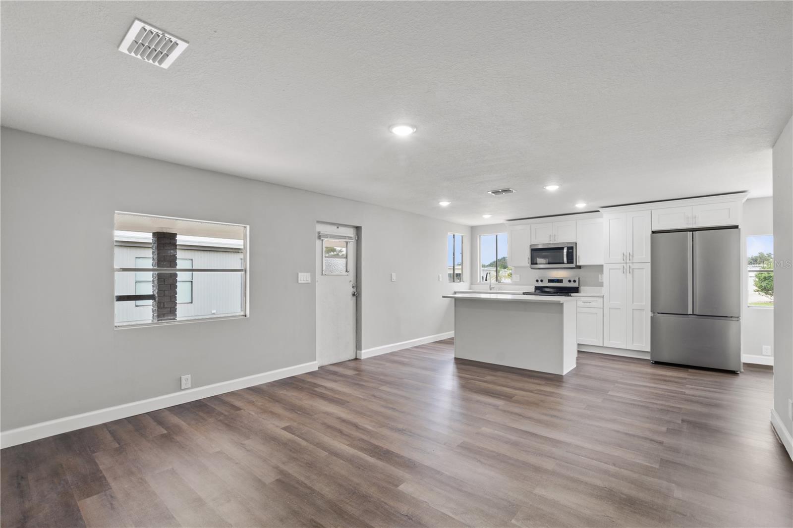 Image 5 of 32 For 9029 Sarah Drive
