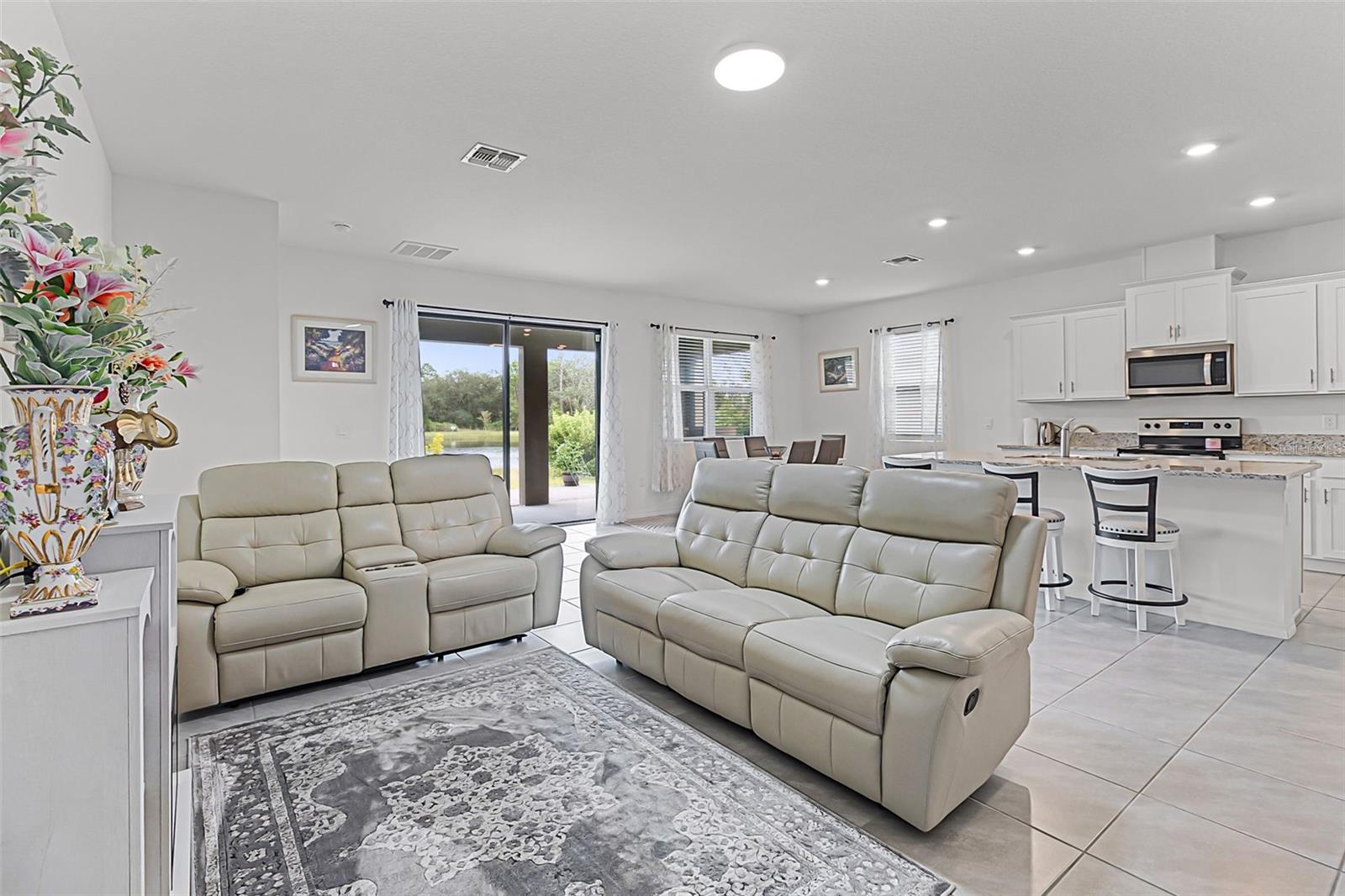Image 5 of 39 For 2193 Capital Drive Se