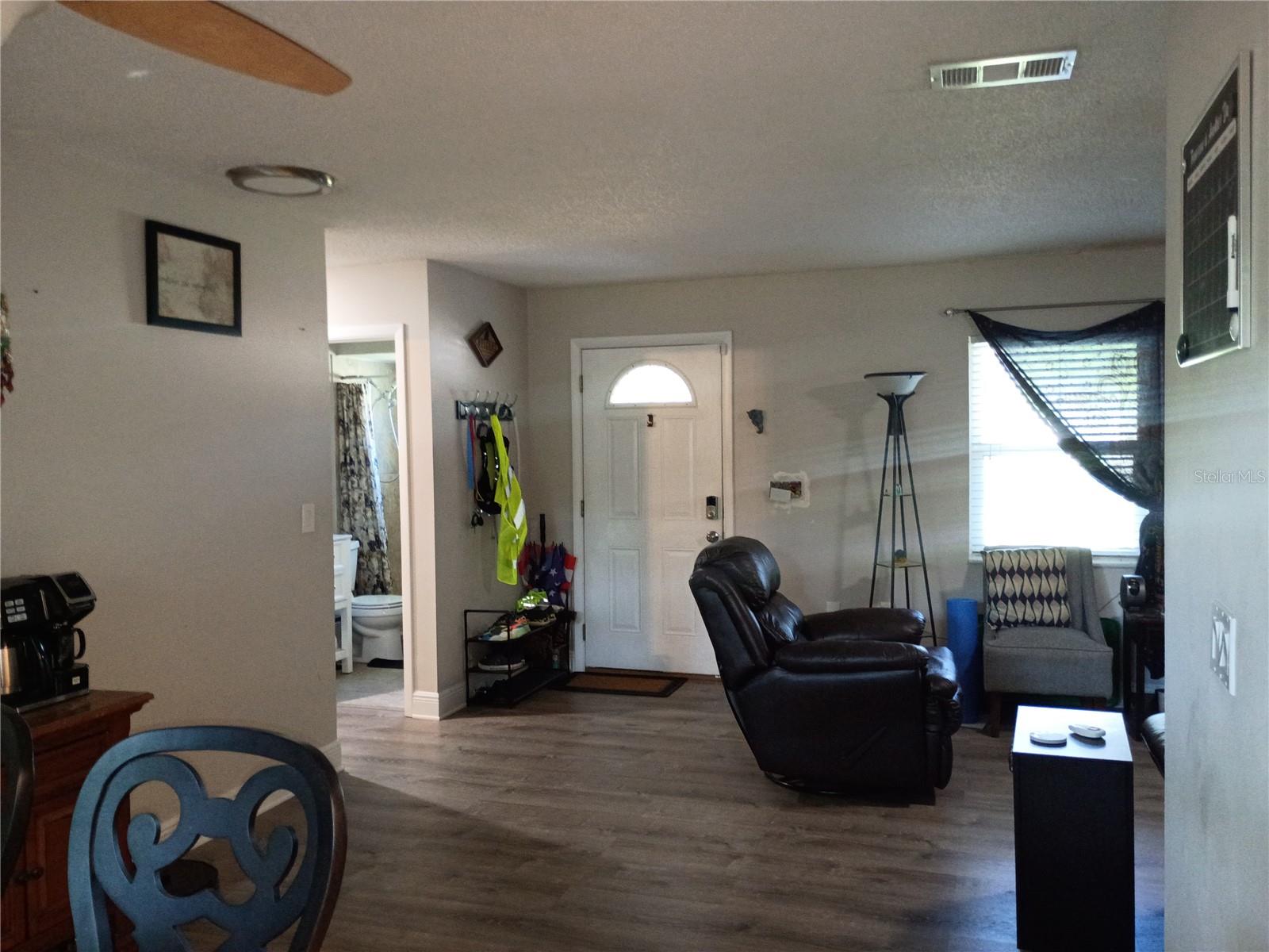 Image 6 of 38 For 262 Clara Vista Street