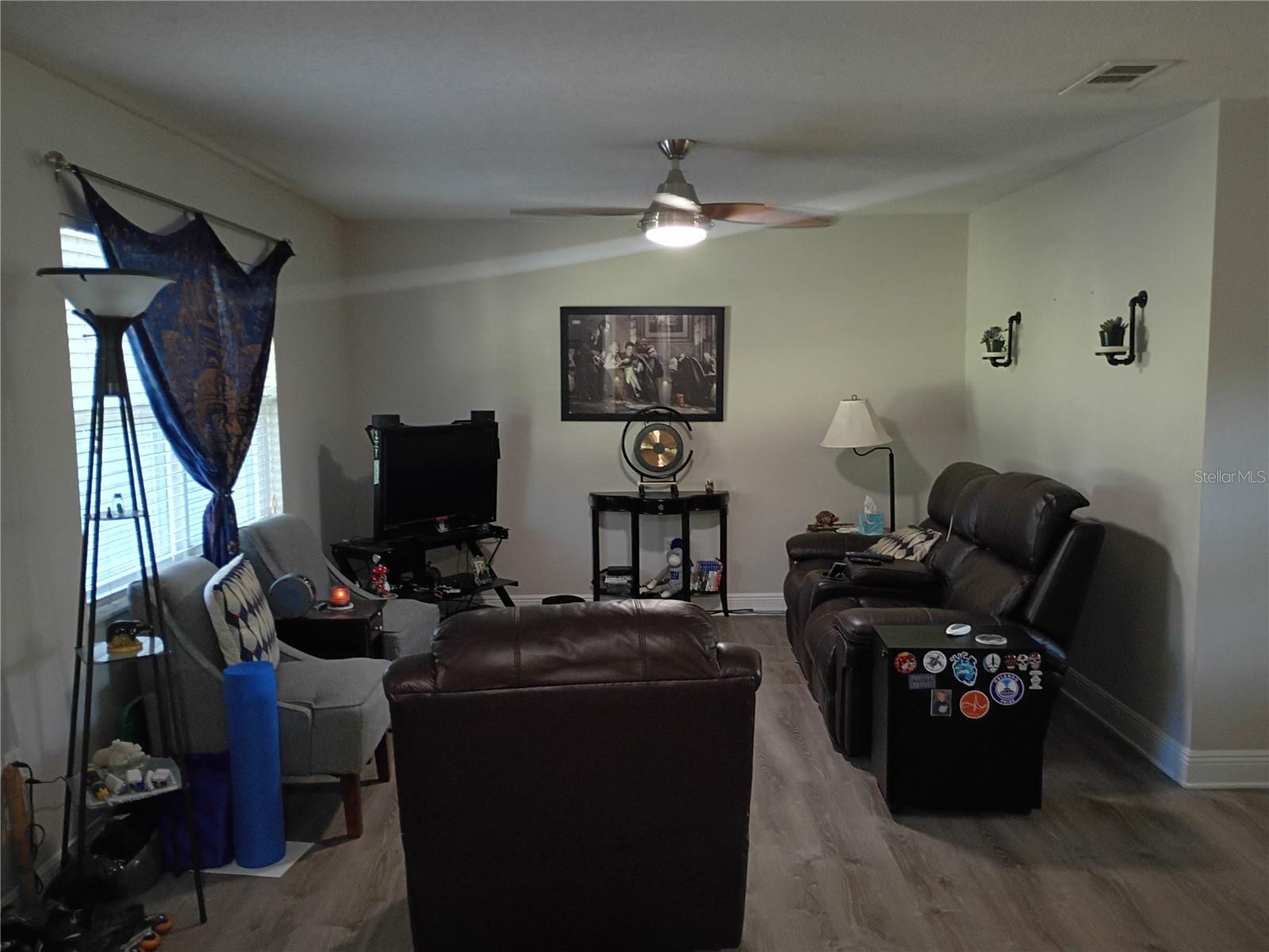 Image 9 of 38 For 262 Clara Vista Street