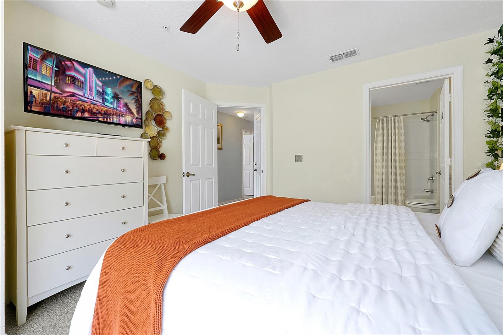 Image 25 of 51 For 2618 Lodi Circle  102