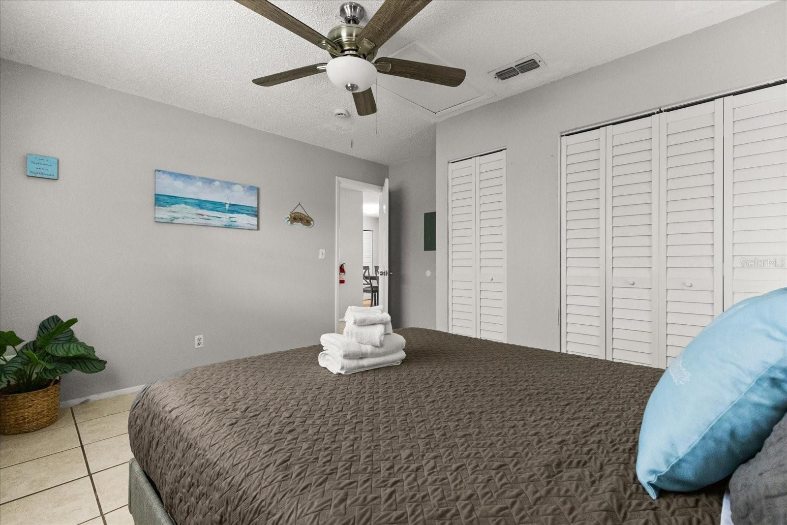 Image 17 of 19 For 2711 South Drive C