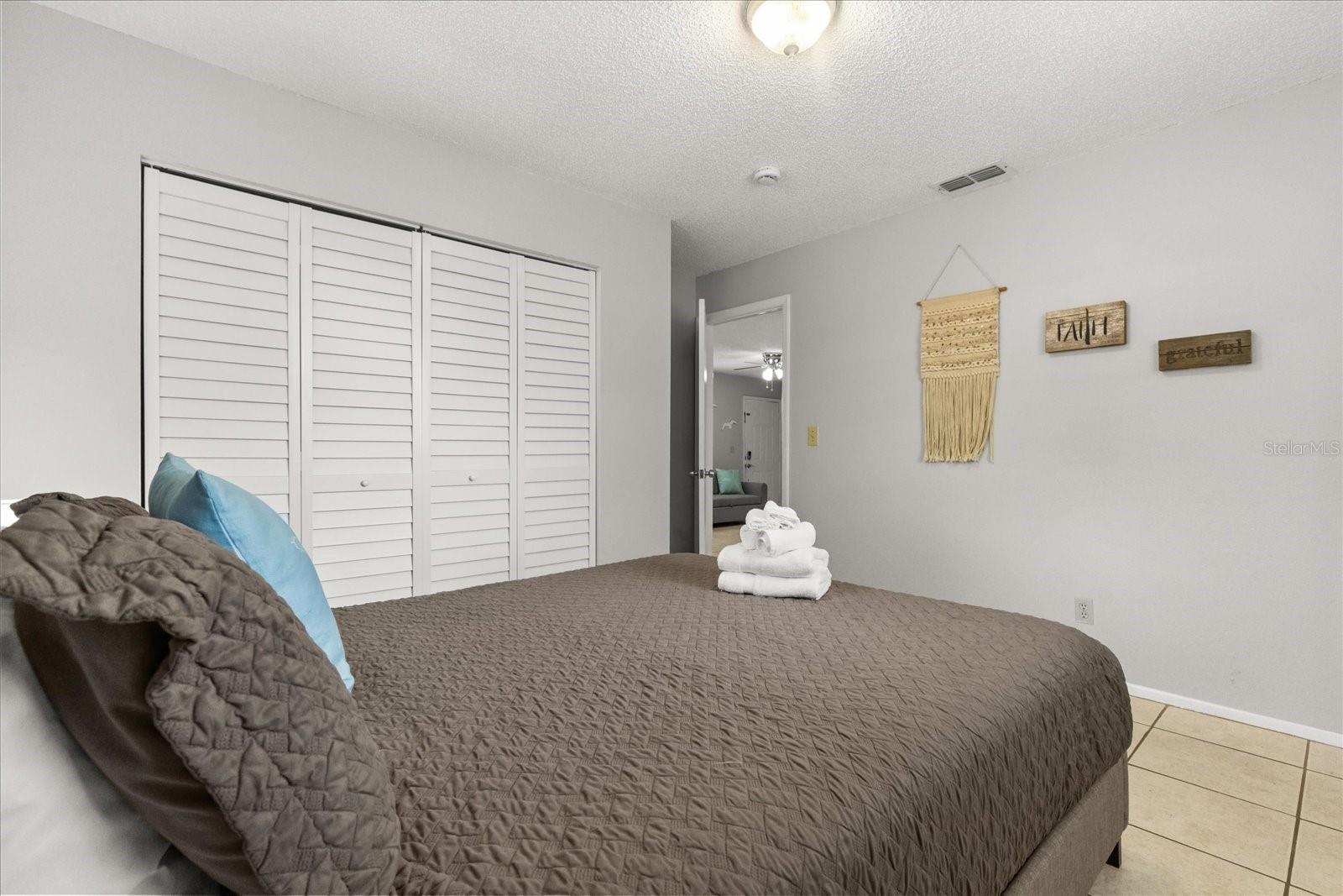 Image 19 of 19 For 2711 South Drive C