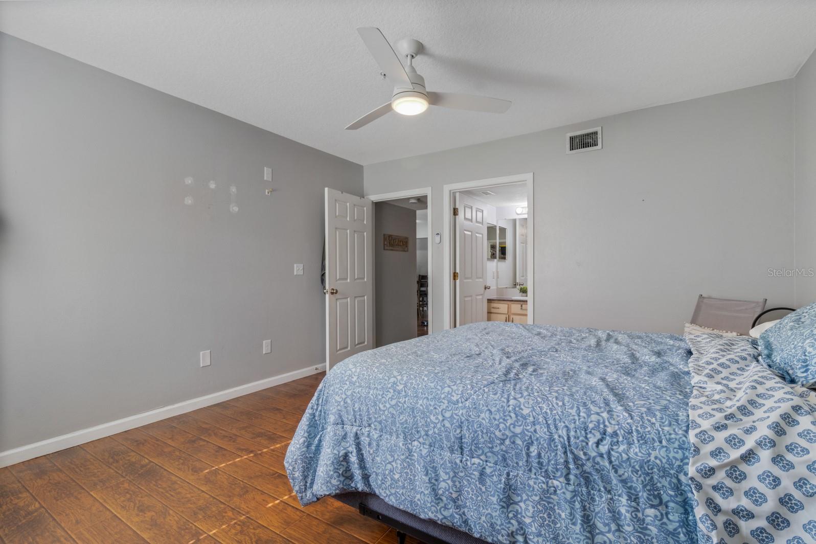 Image 22 of 35 For 724 Crest Pines Drive 511