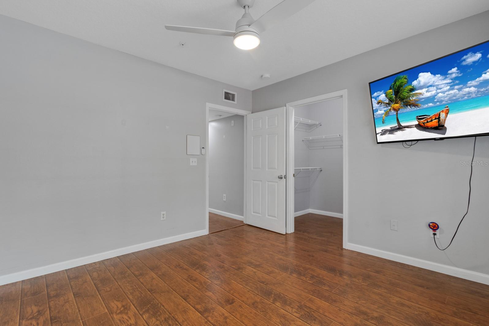 Image 30 of 35 For 724 Crest Pines Drive 511