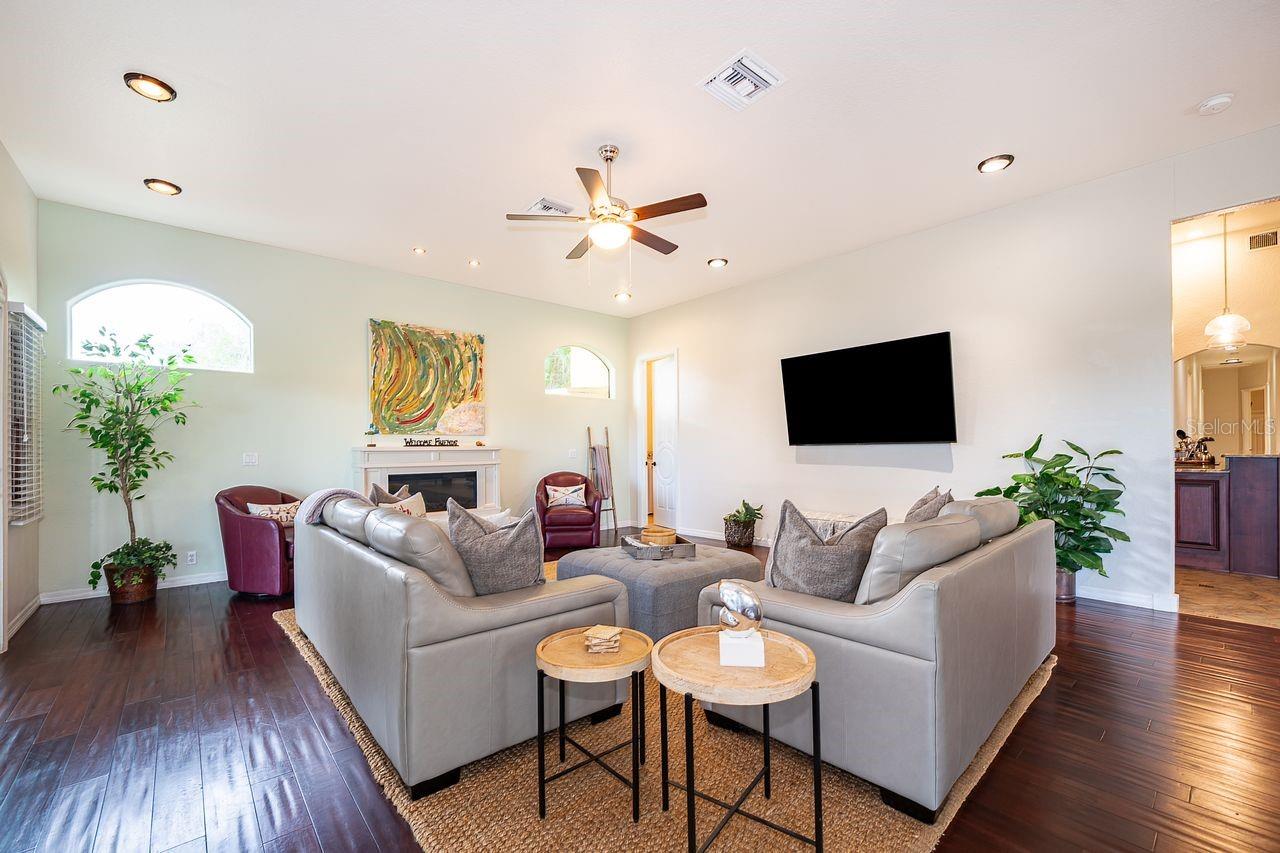 Image 6 of 43 For 2339 Neptune Road Unit A