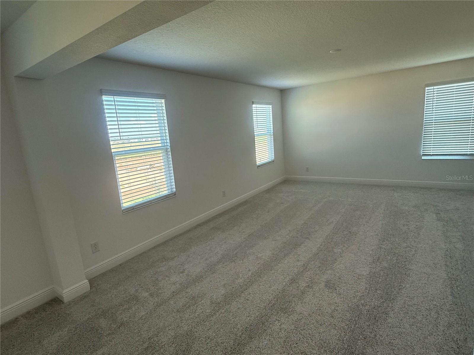 Image 19 of 27 For 7968 Syracuse Drive