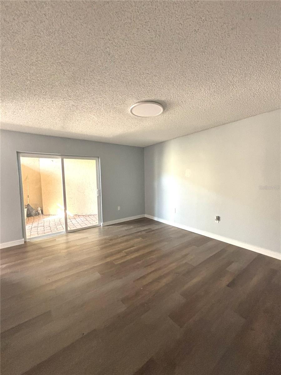 Image 3 of 20 For 1121 Woodman Way