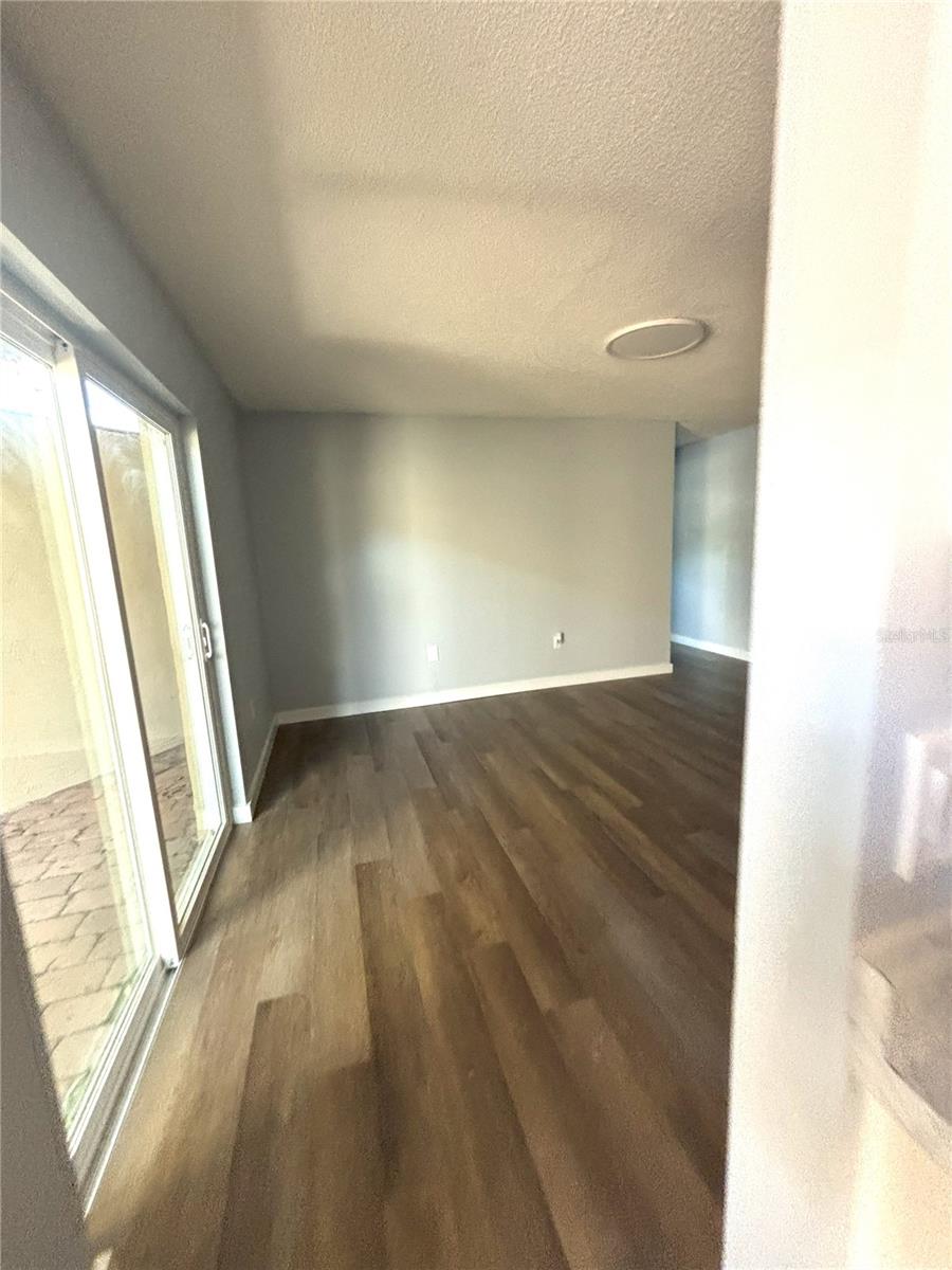 Image 4 of 20 For 1121 Woodman Way