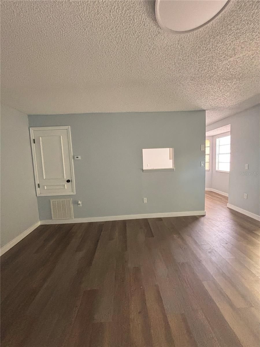Image 6 of 20 For 1121 Woodman Way