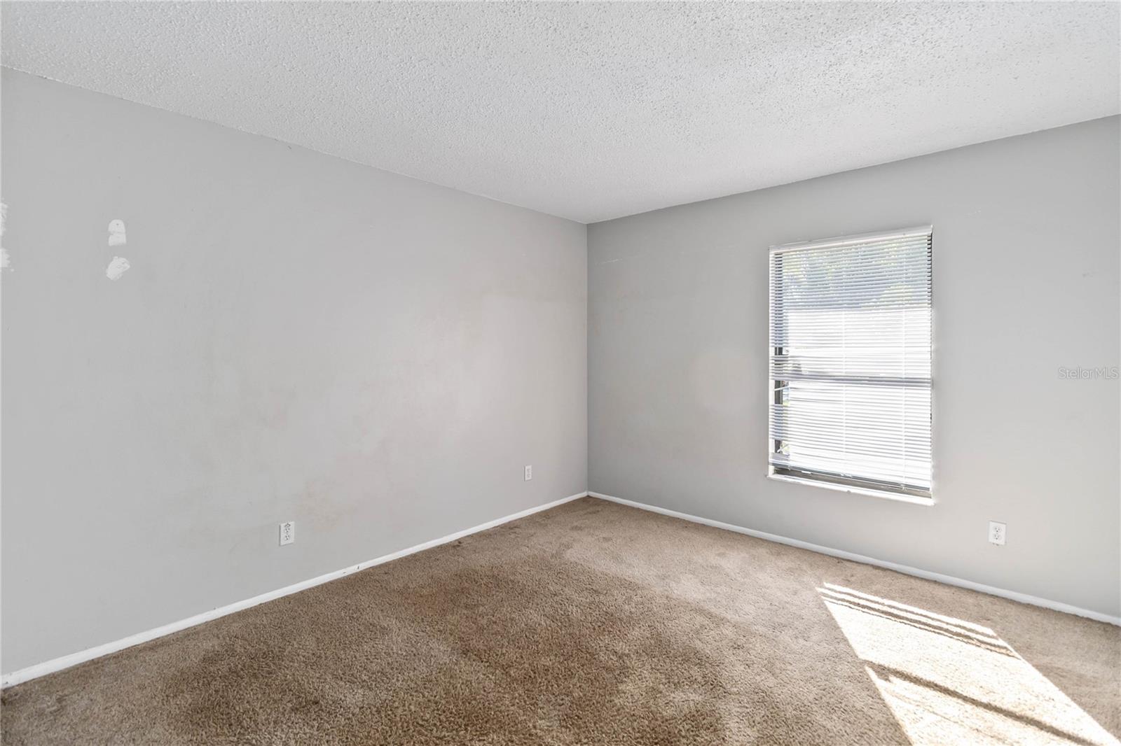 Image 13 of 23 For 218 Cranbrook Drive
