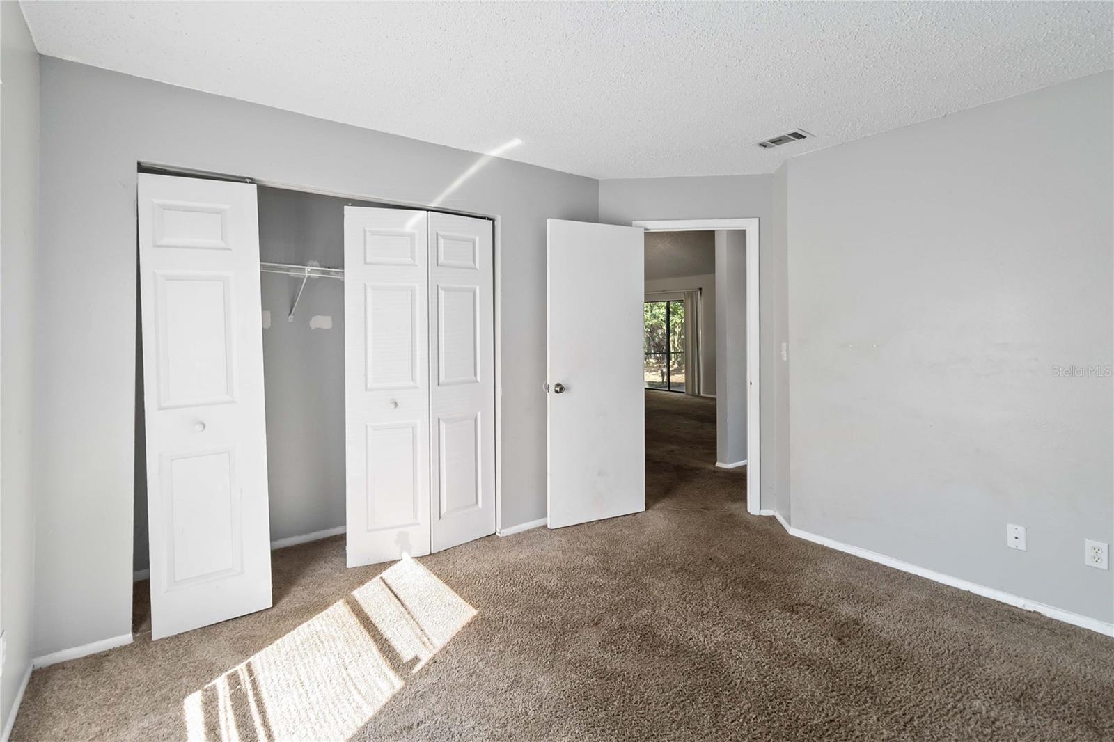 Image 14 of 23 For 218 Cranbrook Drive