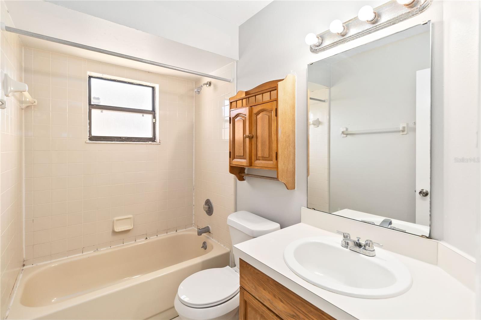 Image 17 of 23 For 218 Cranbrook Drive