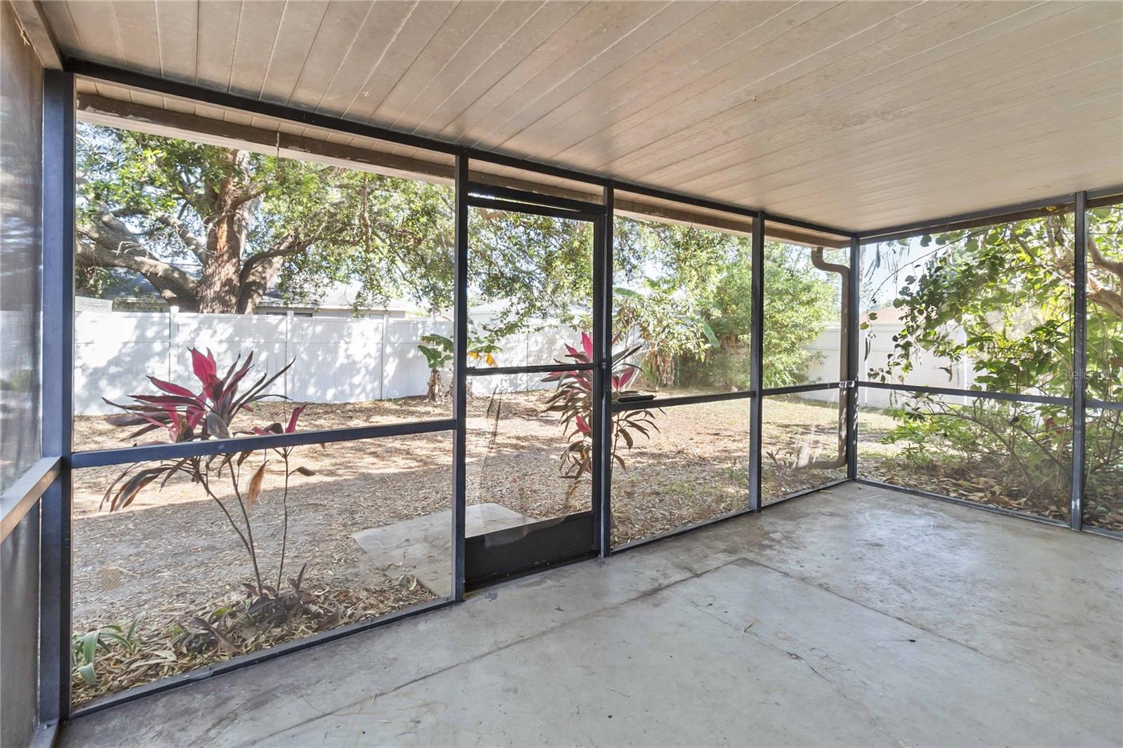 Image 20 of 23 For 218 Cranbrook Drive
