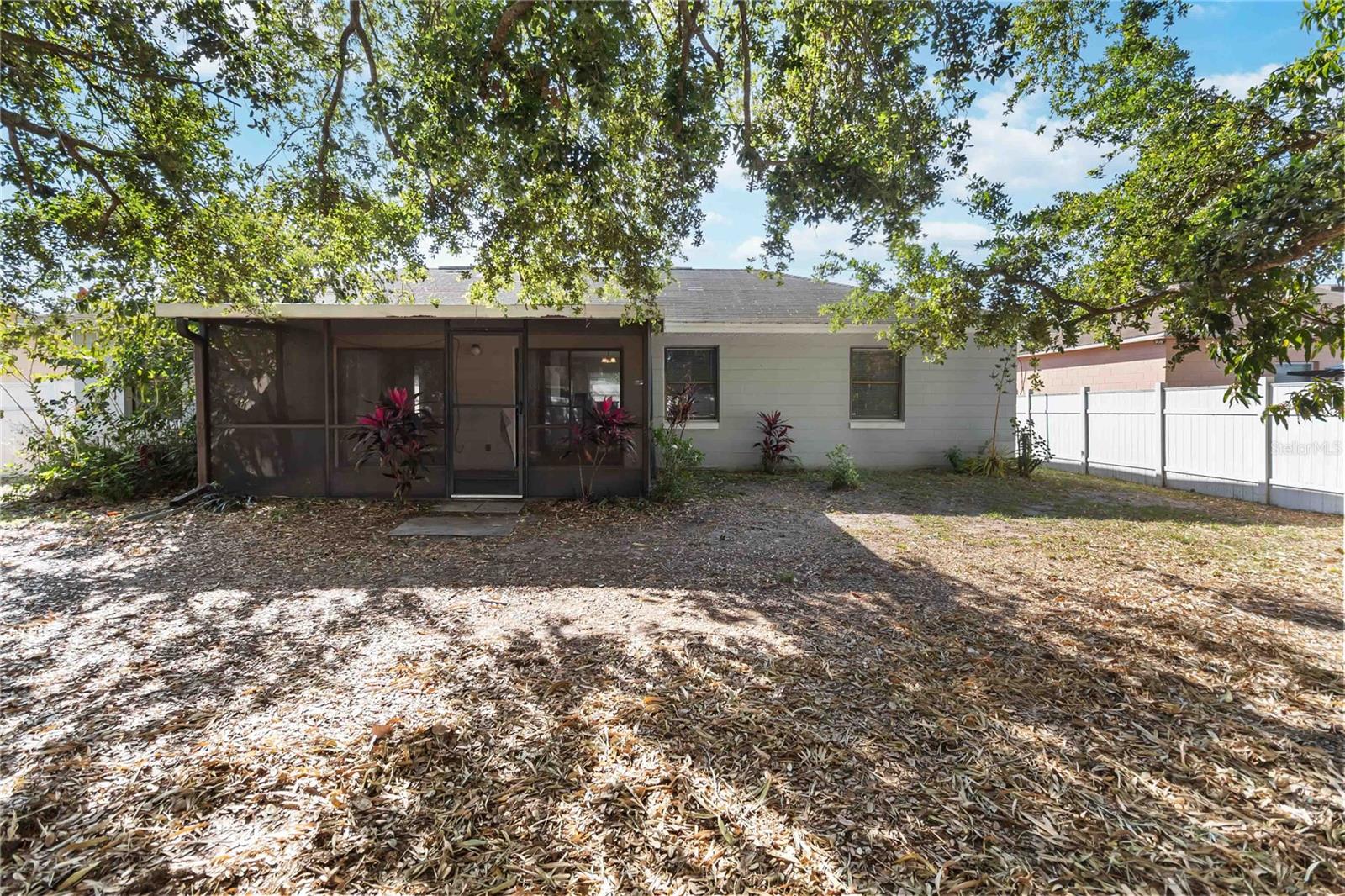 Image 21 of 23 For 218 Cranbrook Drive