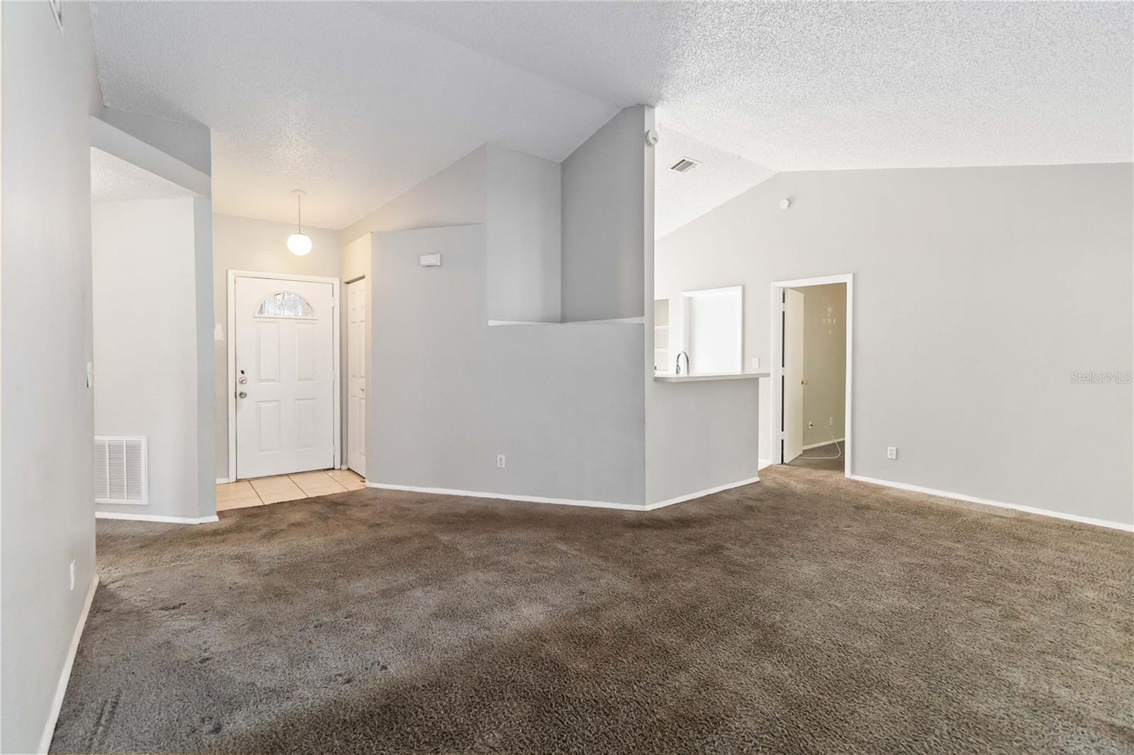 Image 4 of 23 For 218 Cranbrook Drive