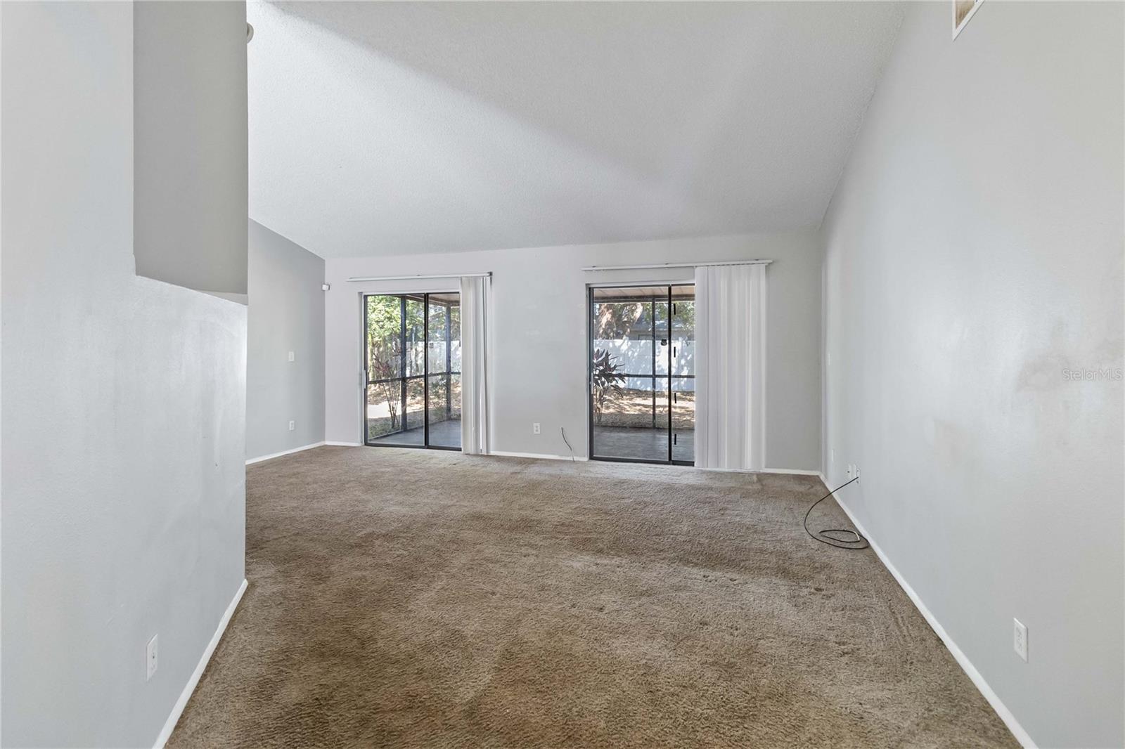 Image 5 of 23 For 218 Cranbrook Drive
