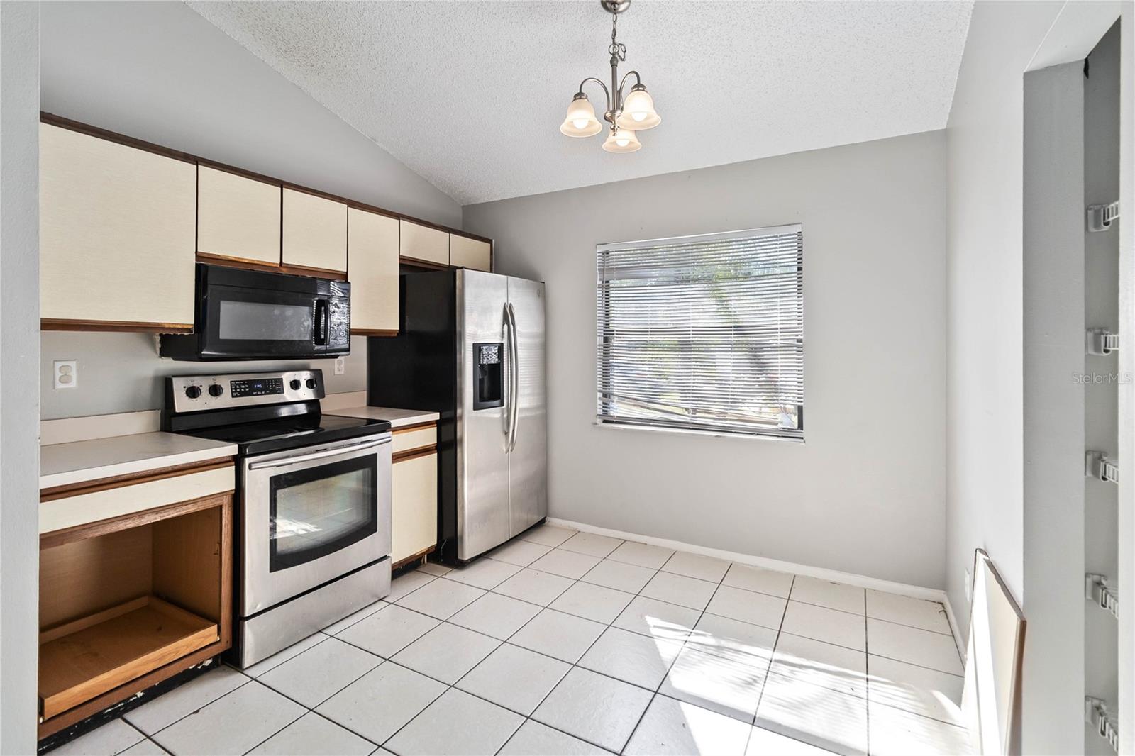 Image 7 of 23 For 218 Cranbrook Drive