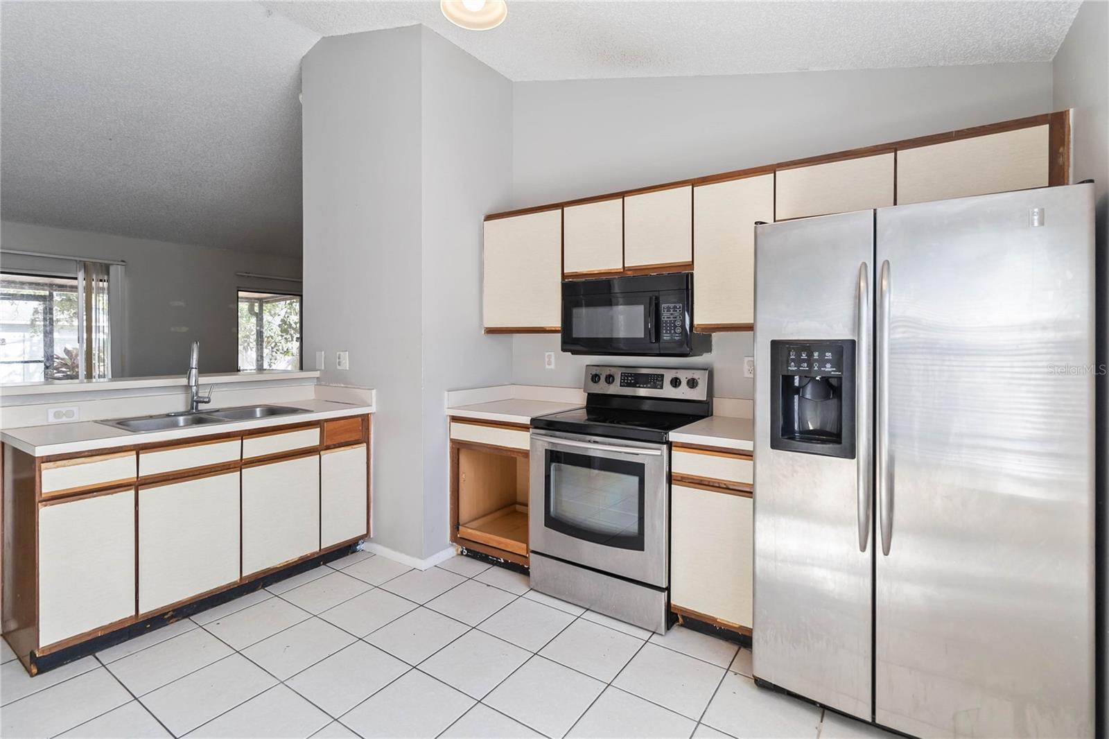 Image 8 of 23 For 218 Cranbrook Drive
