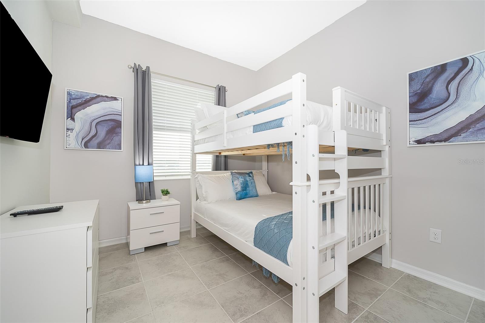 Image 4 of 26 For 3180 Paradox Circle 405