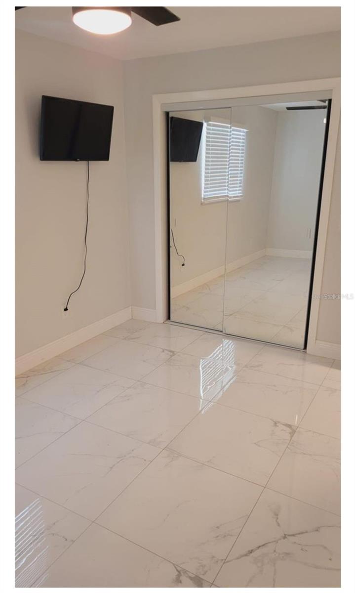 Image 18 of 25 For 916 Palm Avenue