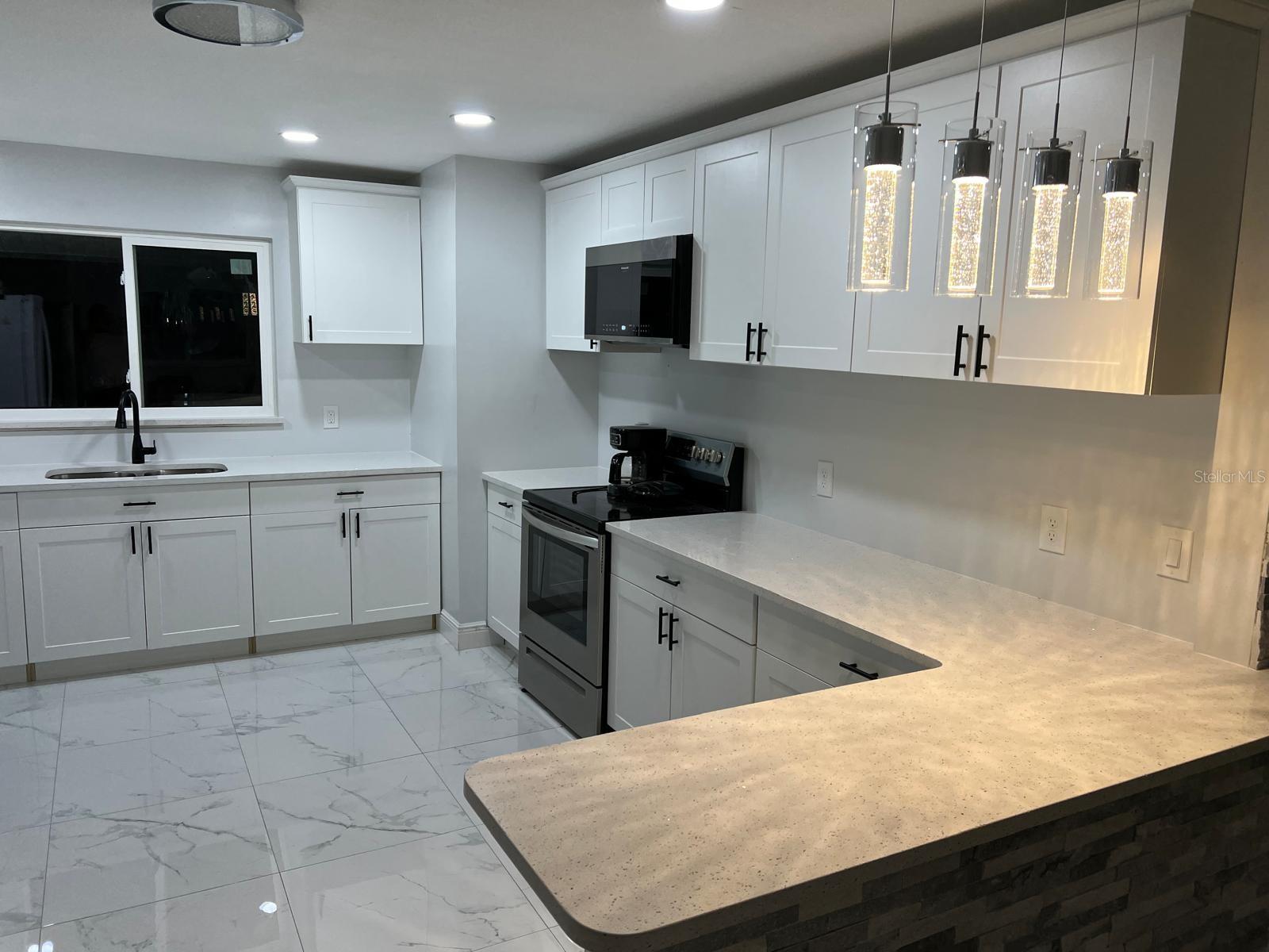 Image 3 of 25 For 916 Palm Avenue