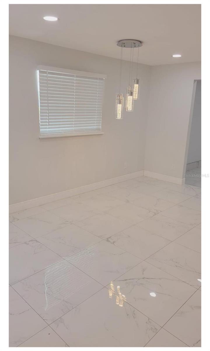 Image 8 of 25 For 916 Palm Avenue