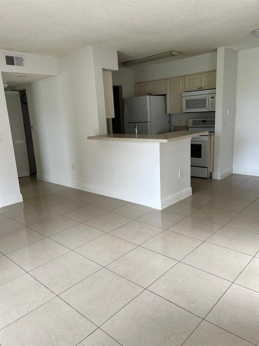 Image 4 of 17 For 1218 Bermuda Lakes Lane 108