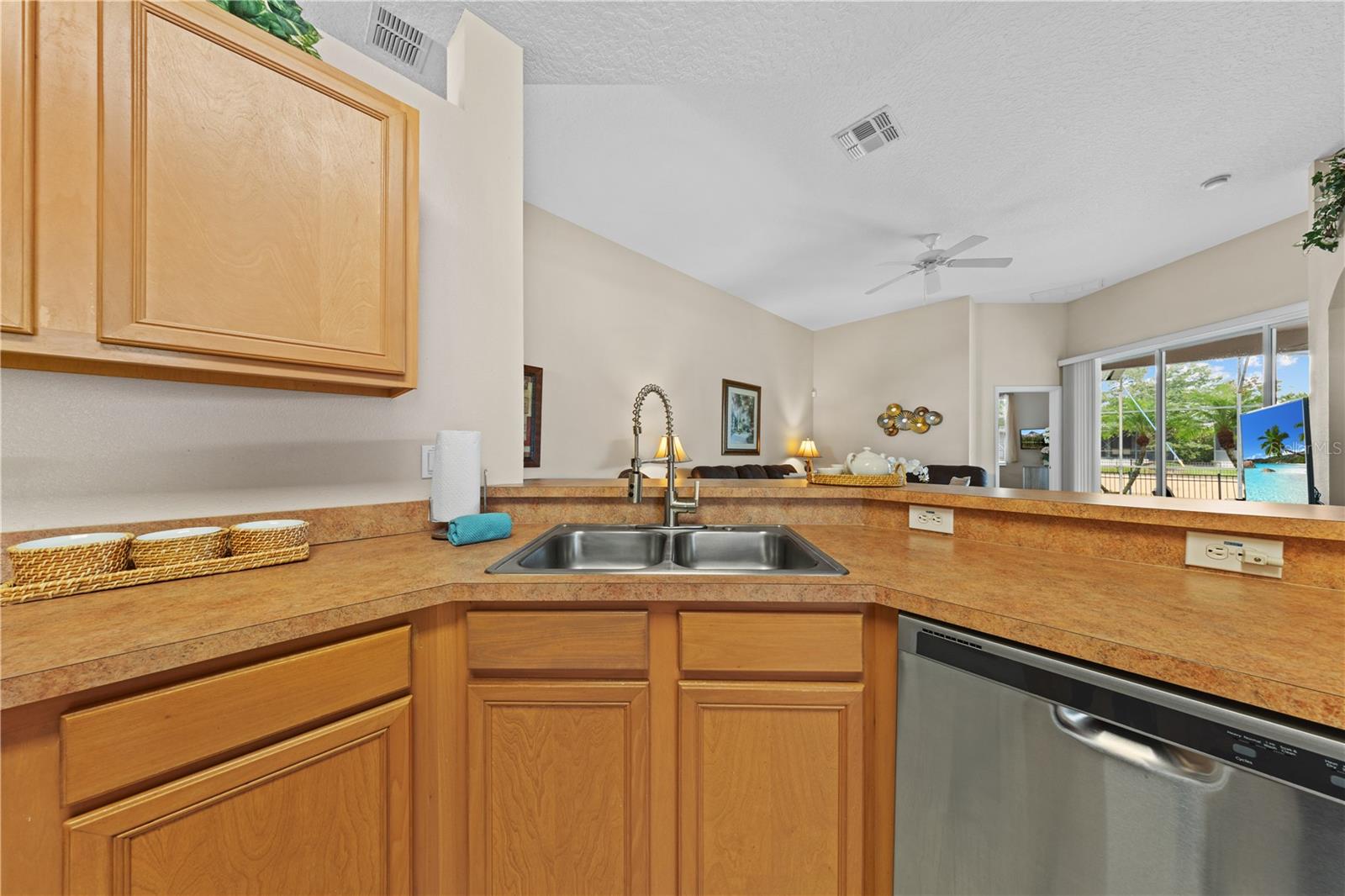 Image 28 of 51 For 182 Minniehaha Circle